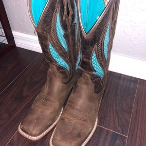 New ariat venttek boots size 8 brand new